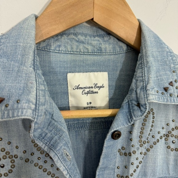 American Eagle Western Chambray Shirt Womens S Light Wash Blue Studded Boho VGUC - Picture 8 of 13